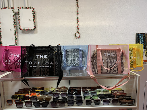 Material Things Boutique - Visual