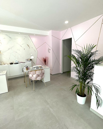 Très Jolie Nail Studio - Thumbnail