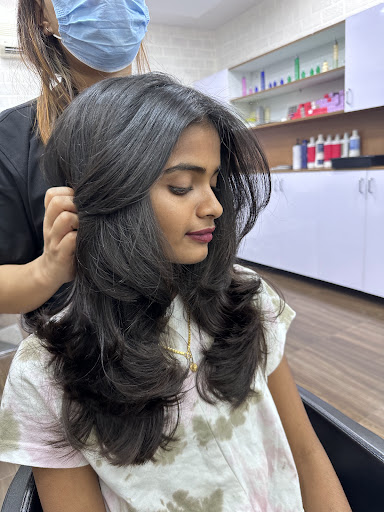 Transform your look with a professional hair cut in Bangalore at PAIRS SALON. Our expert stylists… post image