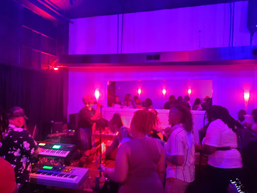 Plum Bar - Visual