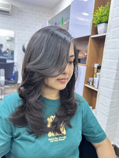 Transform your look with a professional haircut in Bangalore at PAIRS SALON. Our expert stylists… post image