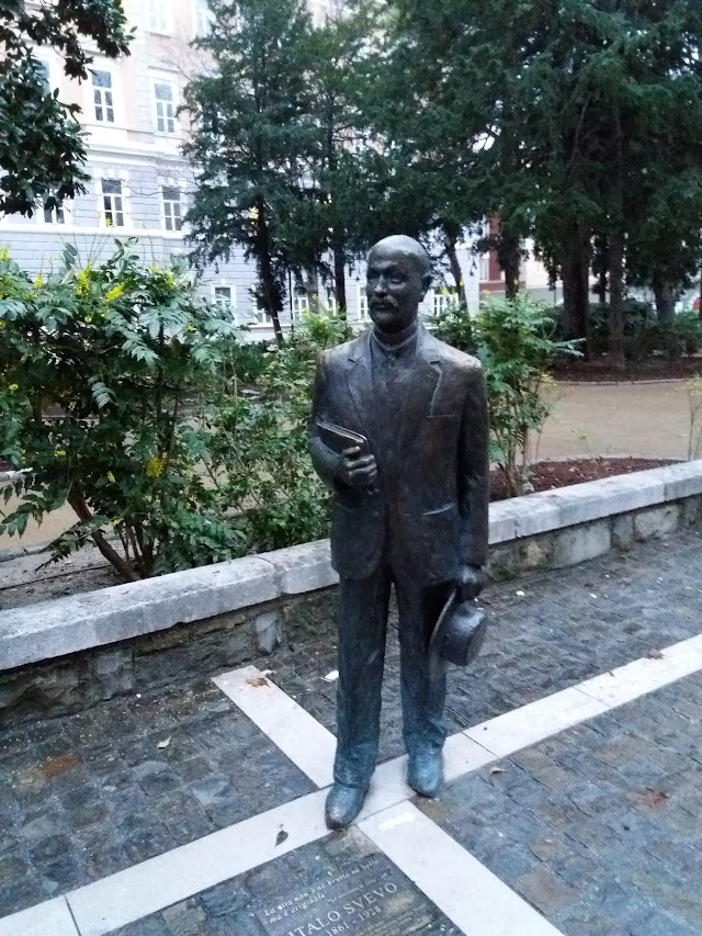 Statua di Italo Svevo