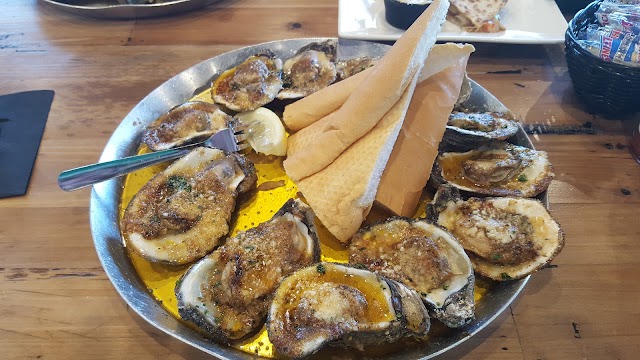 Heads & Tails Seafood and Oyster Bar