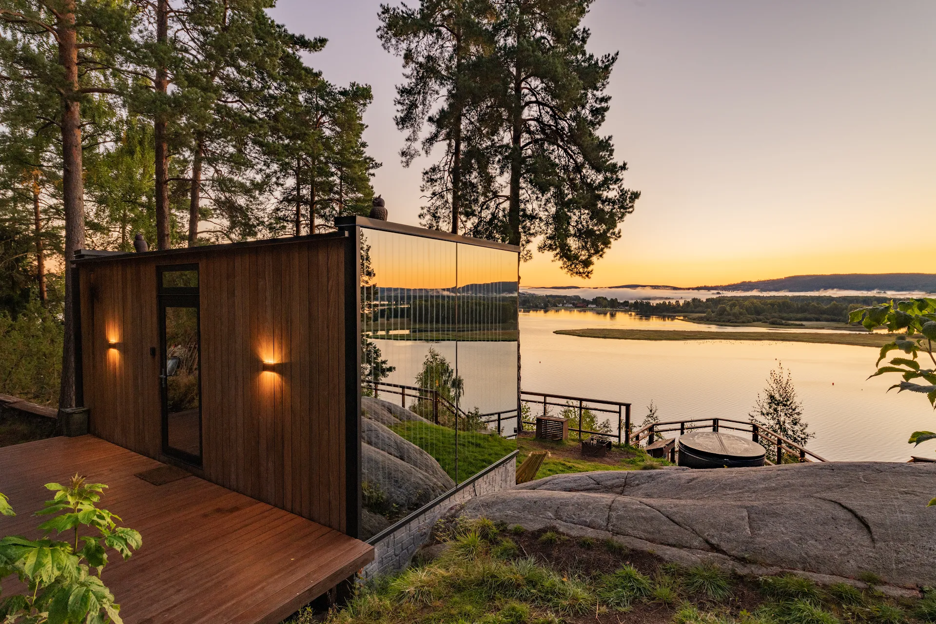 The Wonderinn Mirrored Glass Cabin