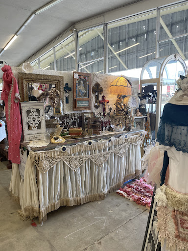 Winstons Now N Then Antiques Mall - Thumbnail