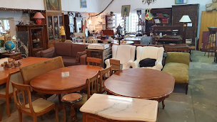 Photo n°2 de LES PUCES DE ST BENOIT- Brocante et débarras. à Groslée-Saint-Benoit (Déménageur)