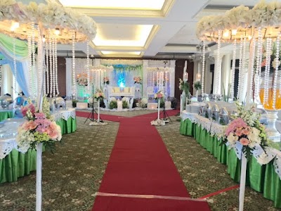 Photos of Roosseno Plaza