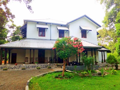 Photos of Survey Dept. Circuit Bunglow Anuradhapura මිනින්දෝරු &zwnj;දෙපාරතමේන්තු නිවාඩු නිකේතනය අනුරාධපුර