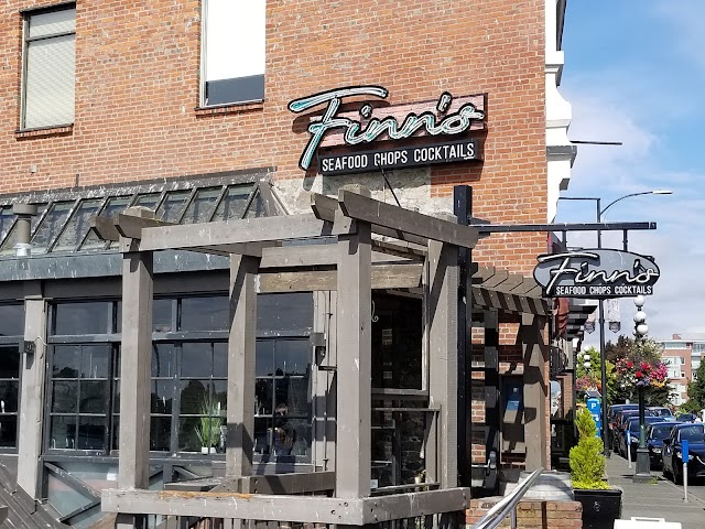Finn's Seafood Chops Cocktails