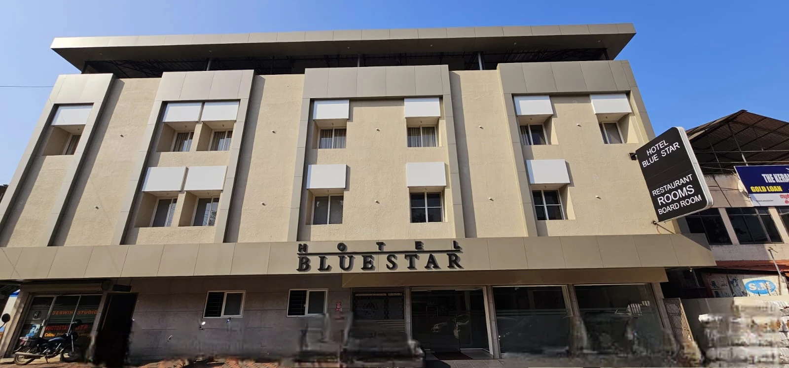 HOTEL BLUE STAR