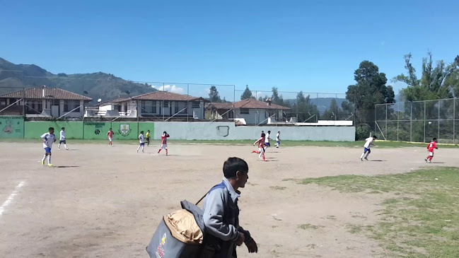 Opiniones de El Bosque en Quito - Campo de fútbol