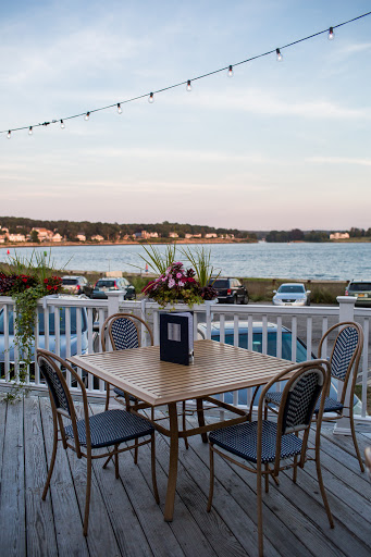15 Point Road Restaurant Waterfront Dining Logo