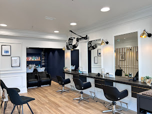 Photo n°1 de Max Théo à Le Mans (Salon de coiffure)