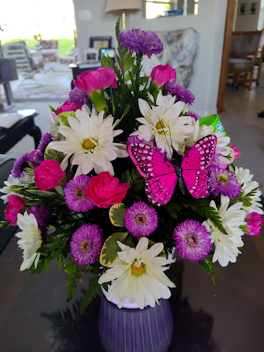 Ariel's Flowers & Gifts - Thumbnail