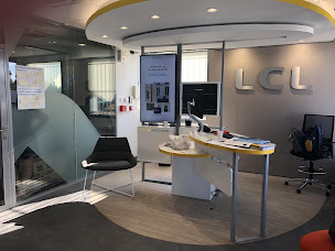 Photo n°2 de LCL Banque et assurance à Chassieu (Banque d'épargne)