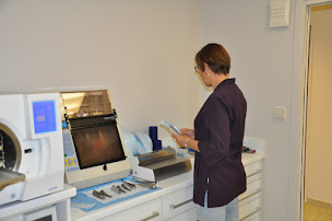 Photo n°3 de Dr David Ruchet - Dentiste à Saint-Vit (Magasin de reprographie)