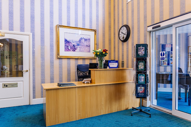 Barchester - Hampton Grove Care Home - Retirement home