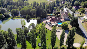 Photo n°21 de Gîtes et Chambres d'hôtes Dordogne - Le Domaine de l'Etang de Sandanet à Issac (Agence de location de véhicules de loisirs)