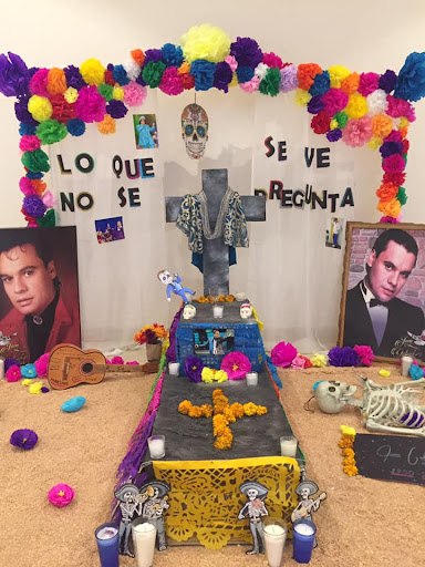 Altar de Dia de Muertos CU - Thumbnail