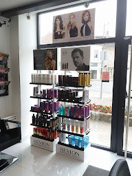 Photo n°30 de Elégance Coiffure à Chailly-en-Bière (Salon de coiffure)