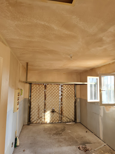 Photo de Teddy Rénovation entreprise du bâtiment.Peinture Générale - Démoussage Toiture - Remplacement Gouttière. à Casseneuil (47440)