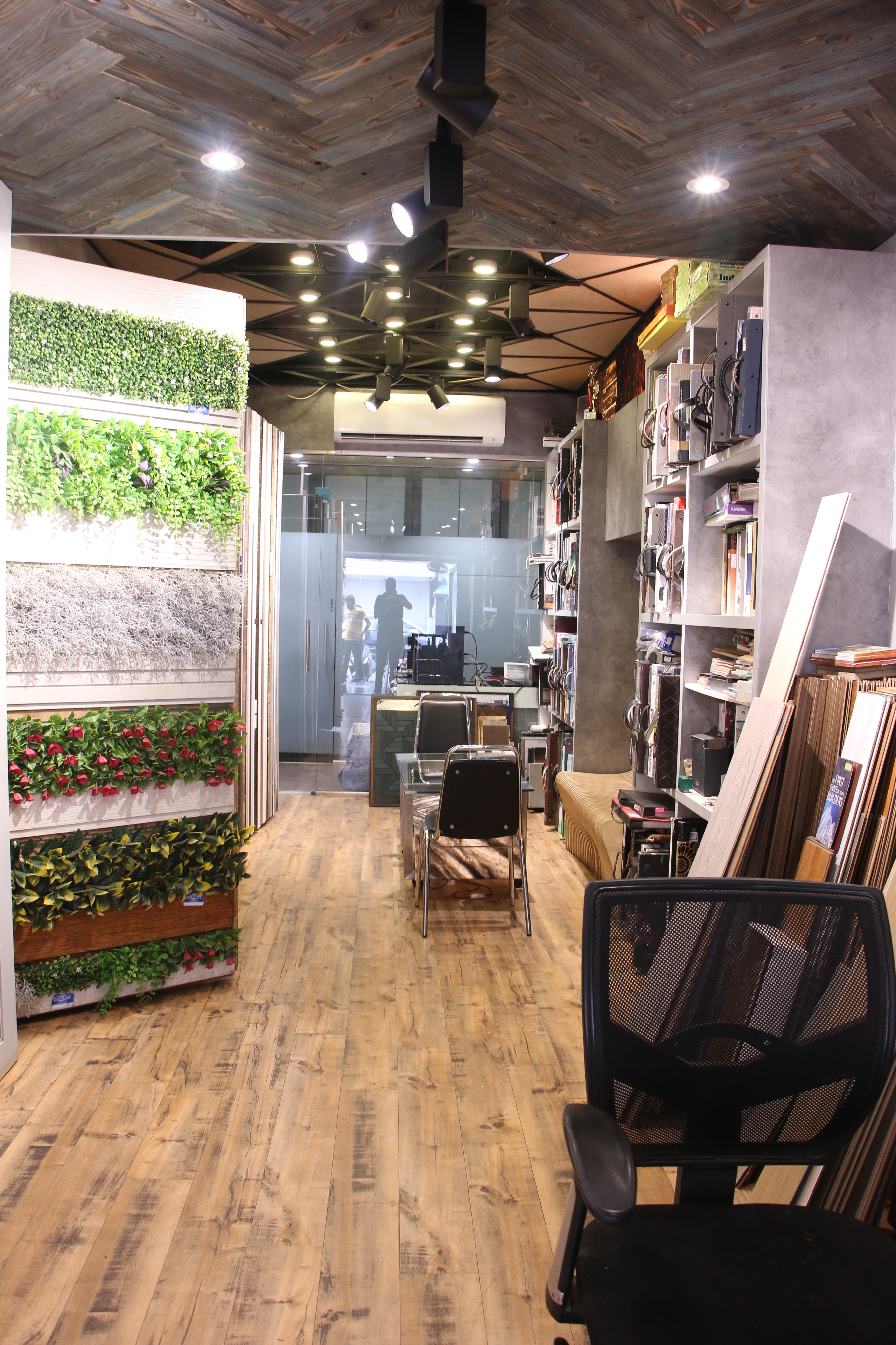 Store image