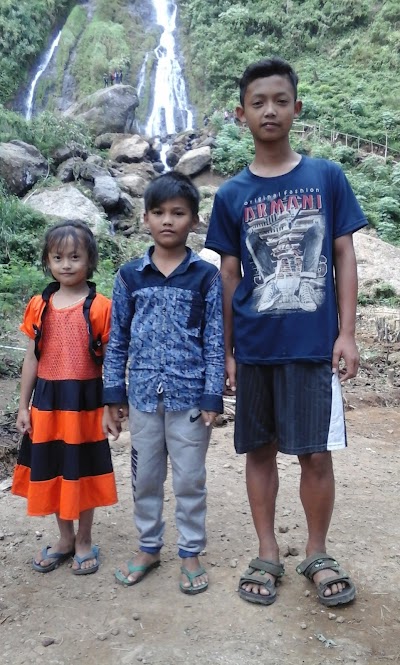 Photos of GUNUNG PUTRI