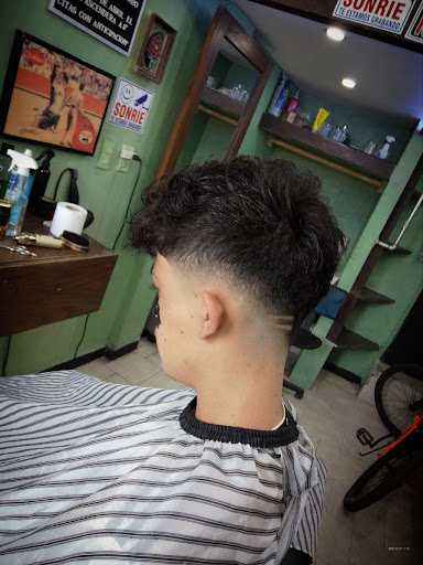 Barbería Reyes 98 y NAILS