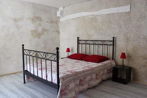 Photo de Gîte Les Lauriers Rouges à Entrechaux (84340)