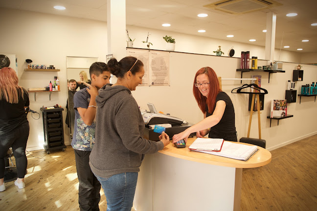 Elliotts Hairdressing - Barber shop