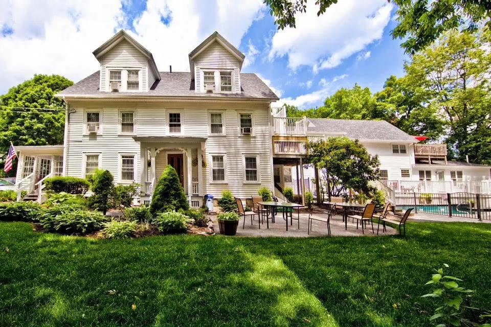 Abalonia Inn