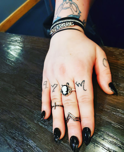 NAILS NOW - Visual