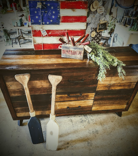 Uniquely Made Decor - Visual
