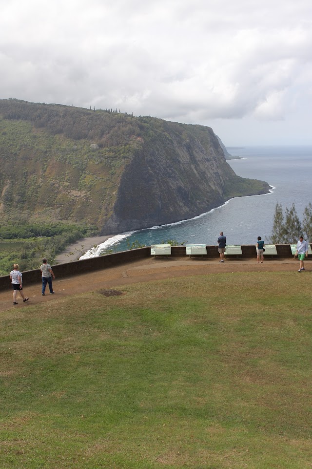 Waipiʻo Valley Lookout
