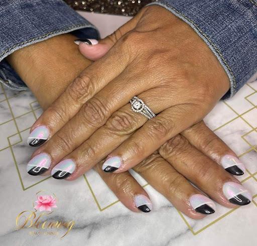 BLOOMING BEAUTY LOUNGE