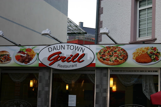 Daun Town Grill Logo