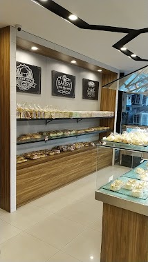 Mawar Sari Cake Shop, Author: Tan Lim Tjin