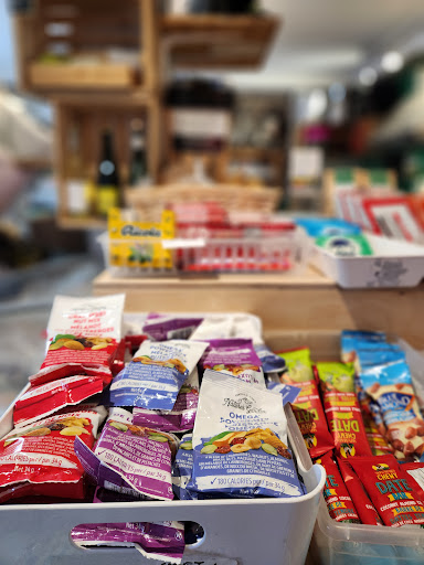 Scott's Bodega - Visual