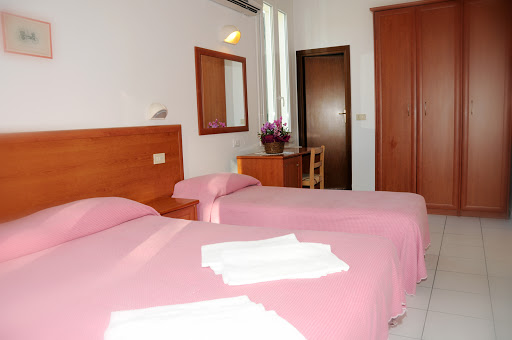 Residence Adriatica a Cervia|Appartamenti Cervia|casa vacanze|Hotel 2 stelle - Thumbnail