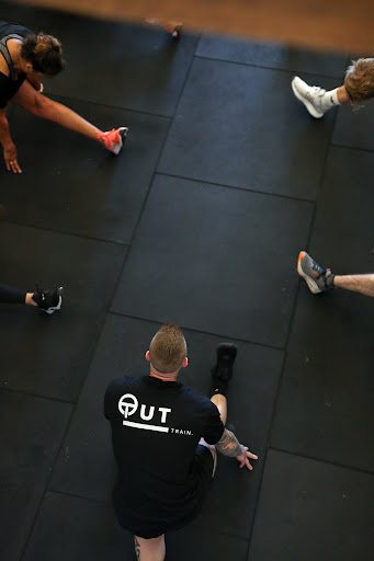 OUTTRAIN - Visual