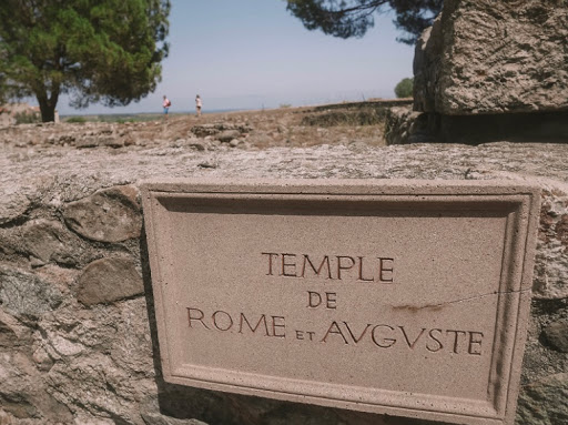 Temple dédié à Rome et Auguste - Thumbnail