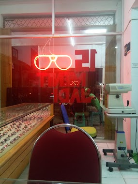 Optik Maju Jaya, Author: Al Dekhan