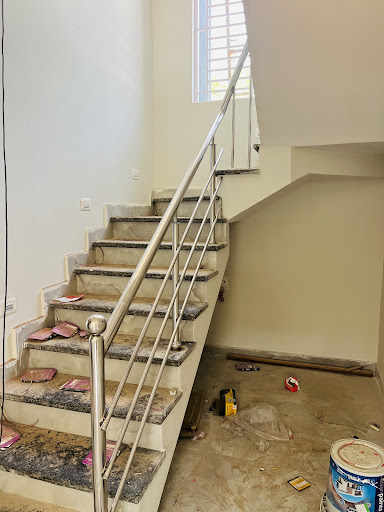 SS steps steel railing and glass working post image