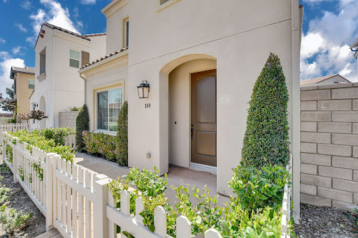 Mr. & Mrs. Glendora Real Estate - Thumbnail