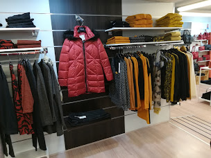 Photo n°14 de Parallèle 104 à Saint-Chély-d'Apcher (Magasin de vêtements)