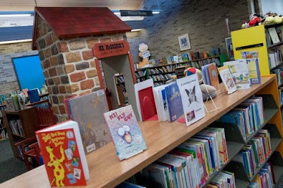 Photos of Indianapolis Public Library - Warren Branch