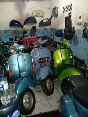 Bengkel Vespa Workshop, Author: Toto Nabila