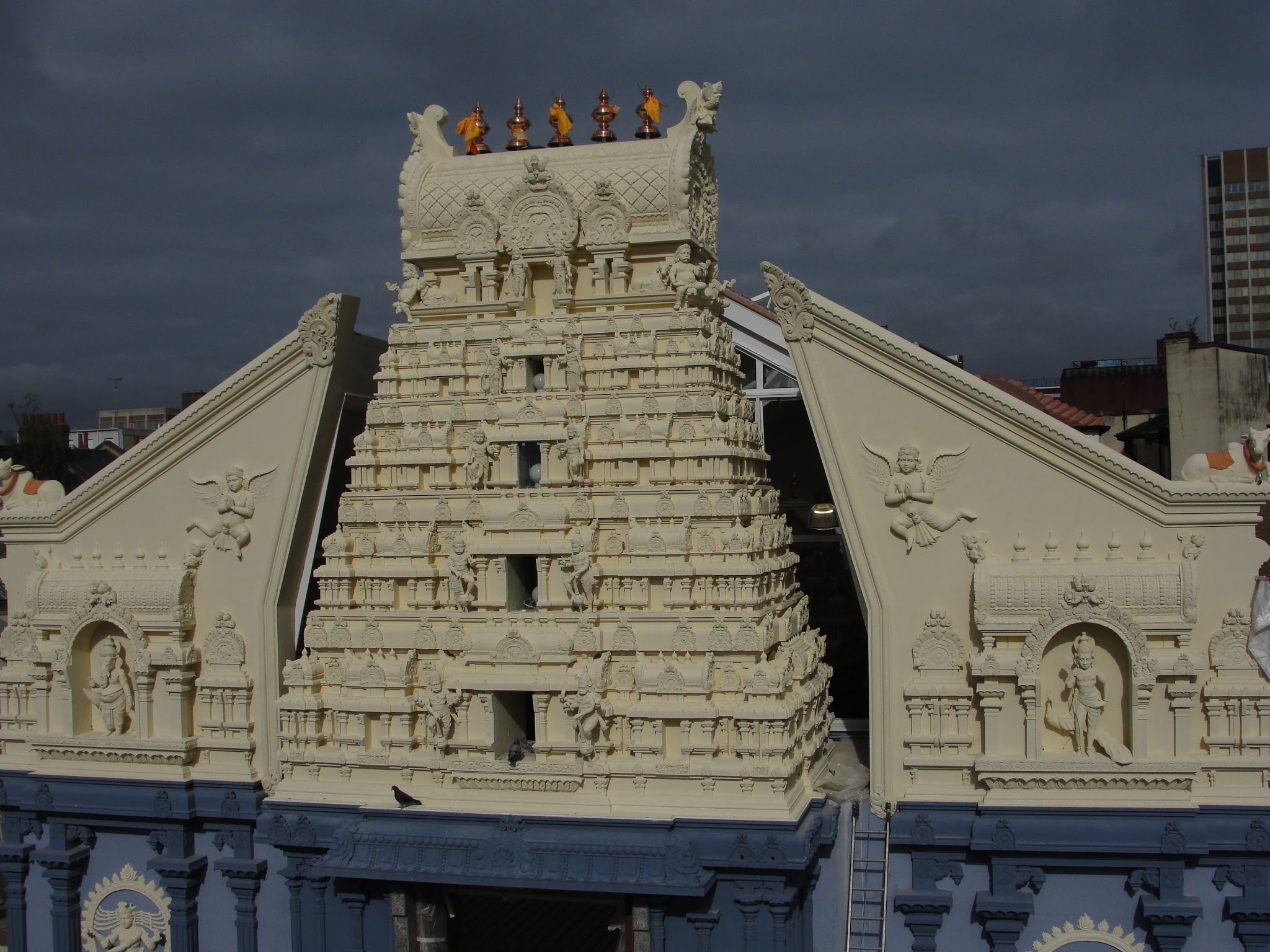Lewisham Sivan Temple - Priests & Officiants - photo 1