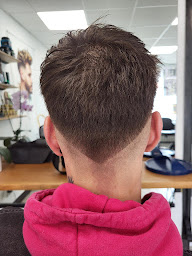 Photo n°5 de Atelier Jennif'Hair à Vierzon (Salon de coiffure)