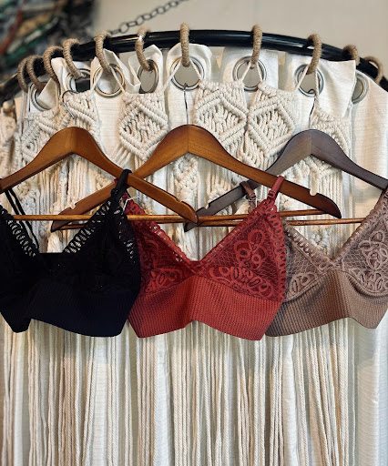 Willow's Bazaar Boutique Gallery - United States